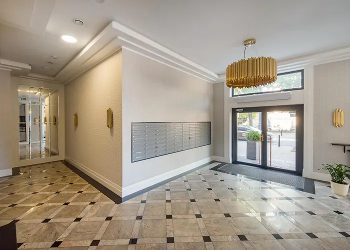 Luxury 2-bedroom Penthouse Skyline 15m Terrace, Garage, Gym, Rooftop & Only 500 M To Metro Apartment *