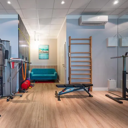 Luxury 2-bedroom Penthouse Skyline 15m Terrace, Garage, Gym, Rooftop & Only 500 M To Metro * ワルシャワ