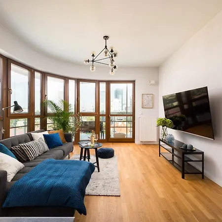 Apartman Luxury 2-bedroom Penthouse Skyline 15m Terrace, Garage, Gym, Rooftop & Only 500 M To Metro