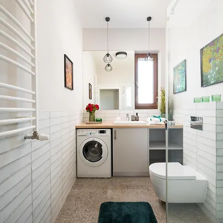 Apartman Luxury 2-bedroom Penthouse Skyline 15m Terrace, Garage, Gym, Rooftop & Only 500 M To Metro Varsó