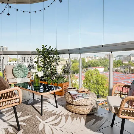 Apartman Luxury 2-bedroom Penthouse Skyline 15m Terrace, Garage, Gym, Rooftop & Only 500 M To Metro *