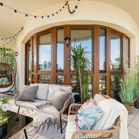 Luxury 2-bedroom Penthouse Skyline 15m Terrace, Garage, Gym, Rooftop & Only 500 M To Metro アパート ワルシャワ