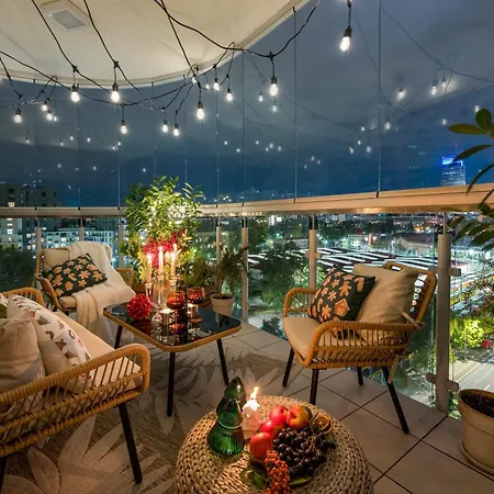 Luxury 2-bedroom Penthouse Skyline 15m Terrace, Garage, Gym, Rooftop & Only 500 M To Metro Apartman Varsó