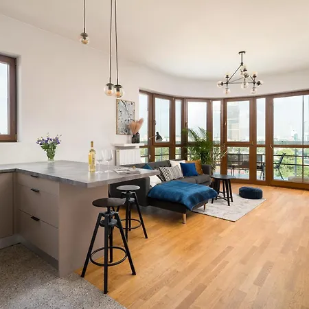 Апартаменты Luxury 2-bedroom Penthouse Skyline 15m Terrace, Garage, Gym, Rooftop & Only 500 M To Metro *