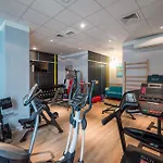Daire Luxury 2-bedroom Penthouse Skyline 15m Terrace, Garage, Gym, Rooftop & Only 500 M To Metro *
