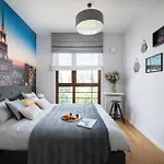 Luxury 2-bedroom Penthouse Skyline 15m Terrace, Garage, Gym, Rooftop & Only 500 M To Metro * Varşova