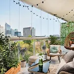 Daire Luxury 2-bedroom Penthouse Skyline 15m Terrace, Garage, Gym, Rooftop & Only 500 M To Metro