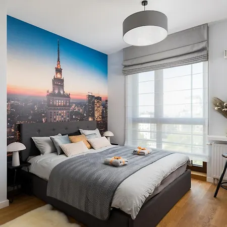 Luxury 2-bedroom Penthouse Skyline 15m Terrace, Garage, Gym, Rooftop & Only 500 M To Metro Lejlighed Warszawa
