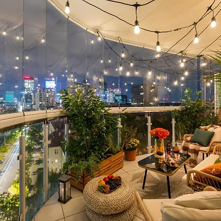 Daire Luxury 2-bedroom Penthouse Skyline 15m Terrace, Garage, Gym, Rooftop & Only 500 M To Metro